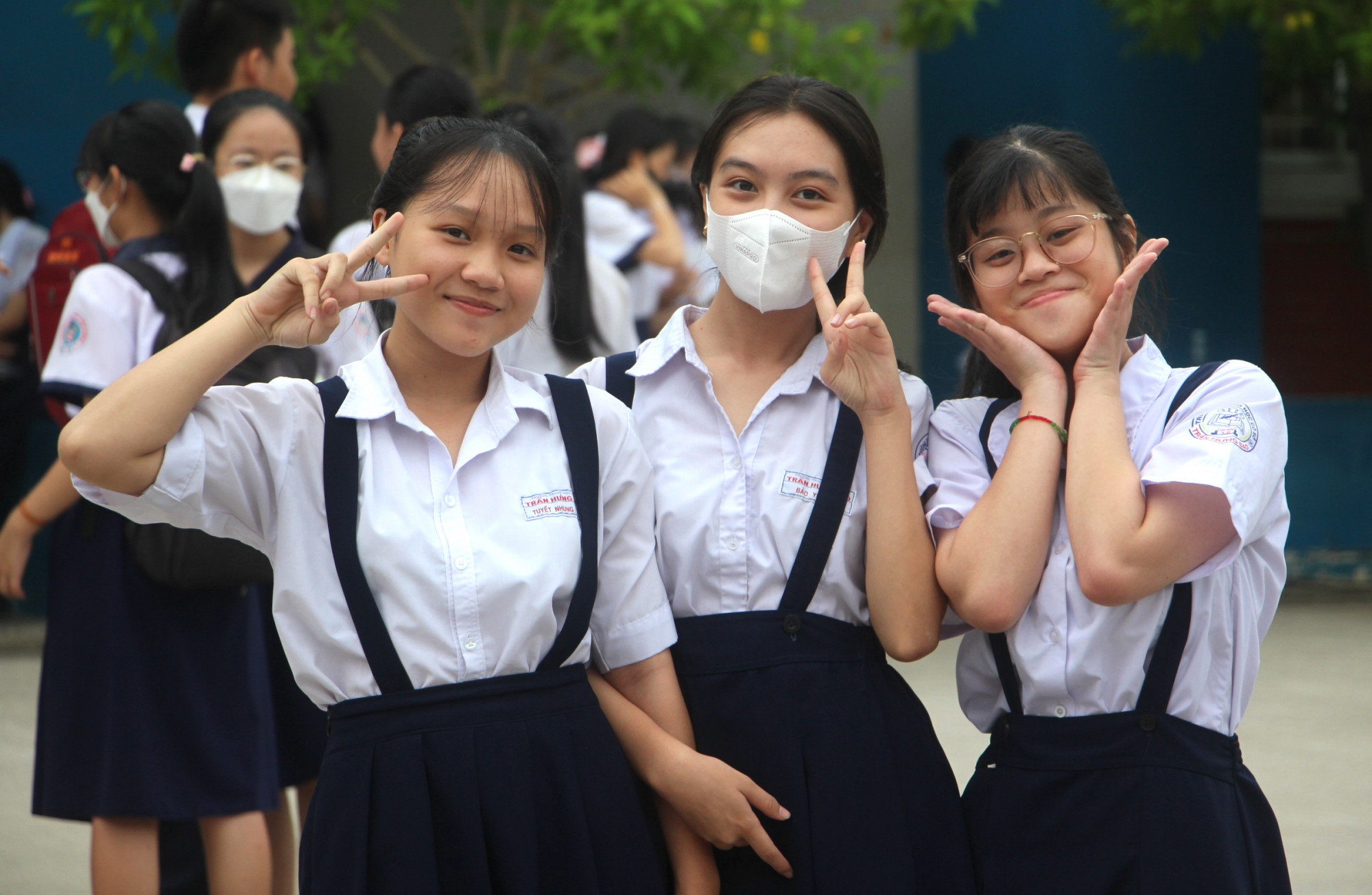 Sáng nay, 8g thí sinh sẽ bắt đầu làm bài thi môn toán (120 phút). Đây là môn thi cuối cùng của kỳ thi lên lớp Mười tại TPHCM. Những thí sinh thi thêm môn chuyên sẽ thi vào chiều nay