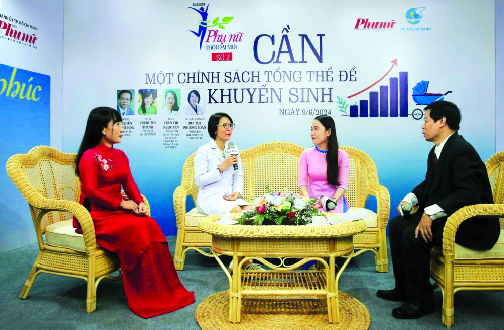 Các diễn giả tham dự talk show - ẢNH: PHÙNG HUY