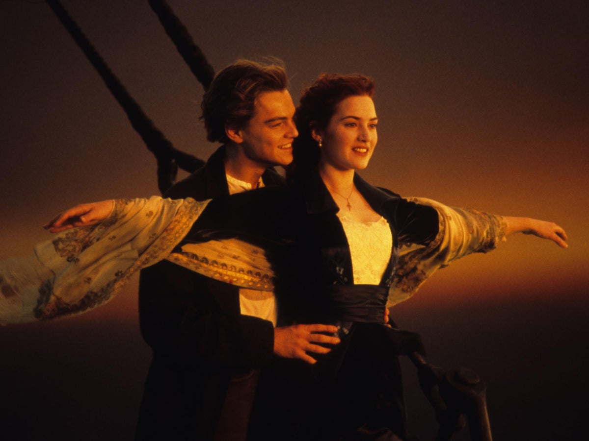 Khung cảnh lãng mạn trong Titanic giữa Kate Winslet và Leonardo DiCaprio 