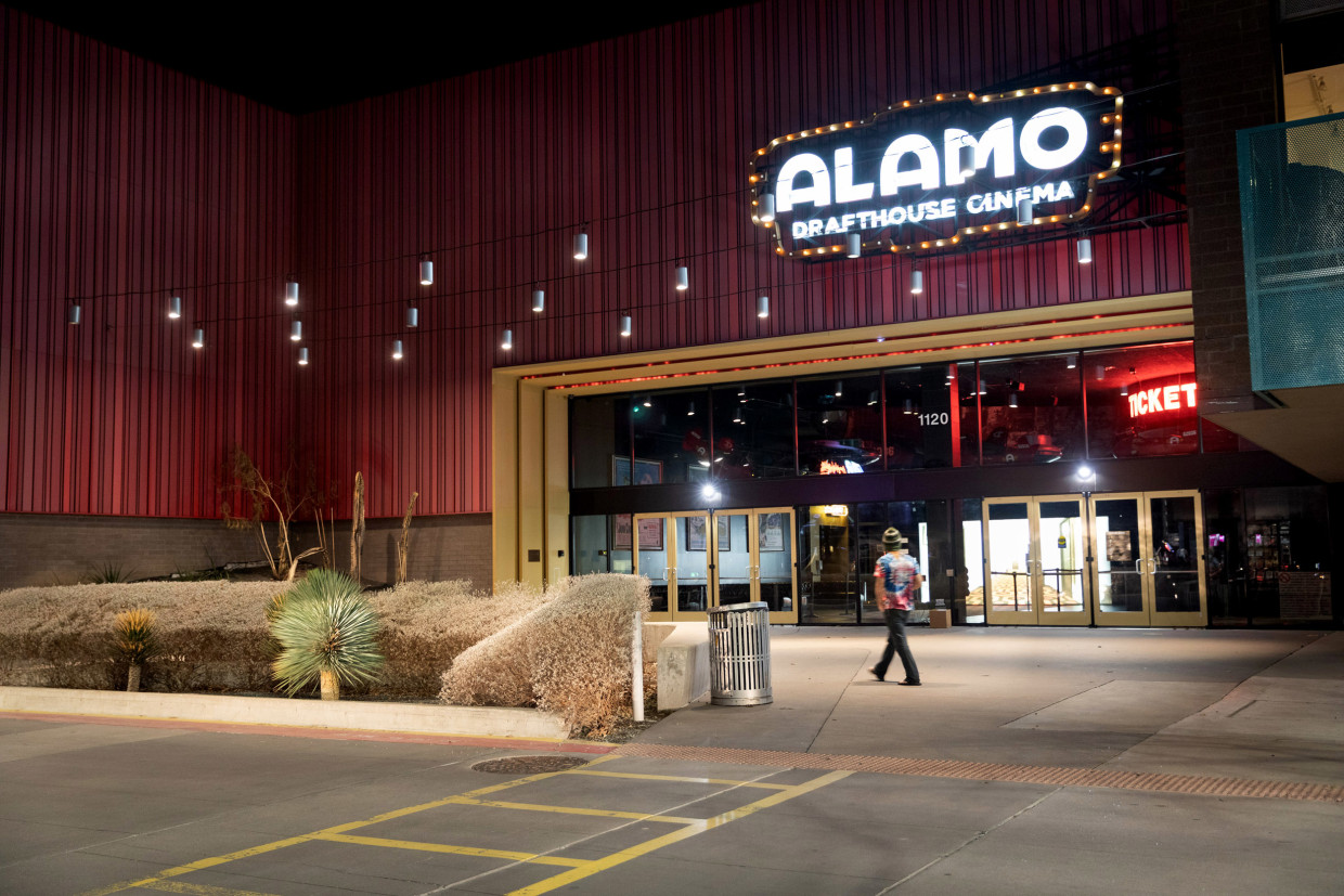 Alamo Drafthouse Cinema là chuo64u rạp phim lớn thứ 7 tại Bắc Mỹ