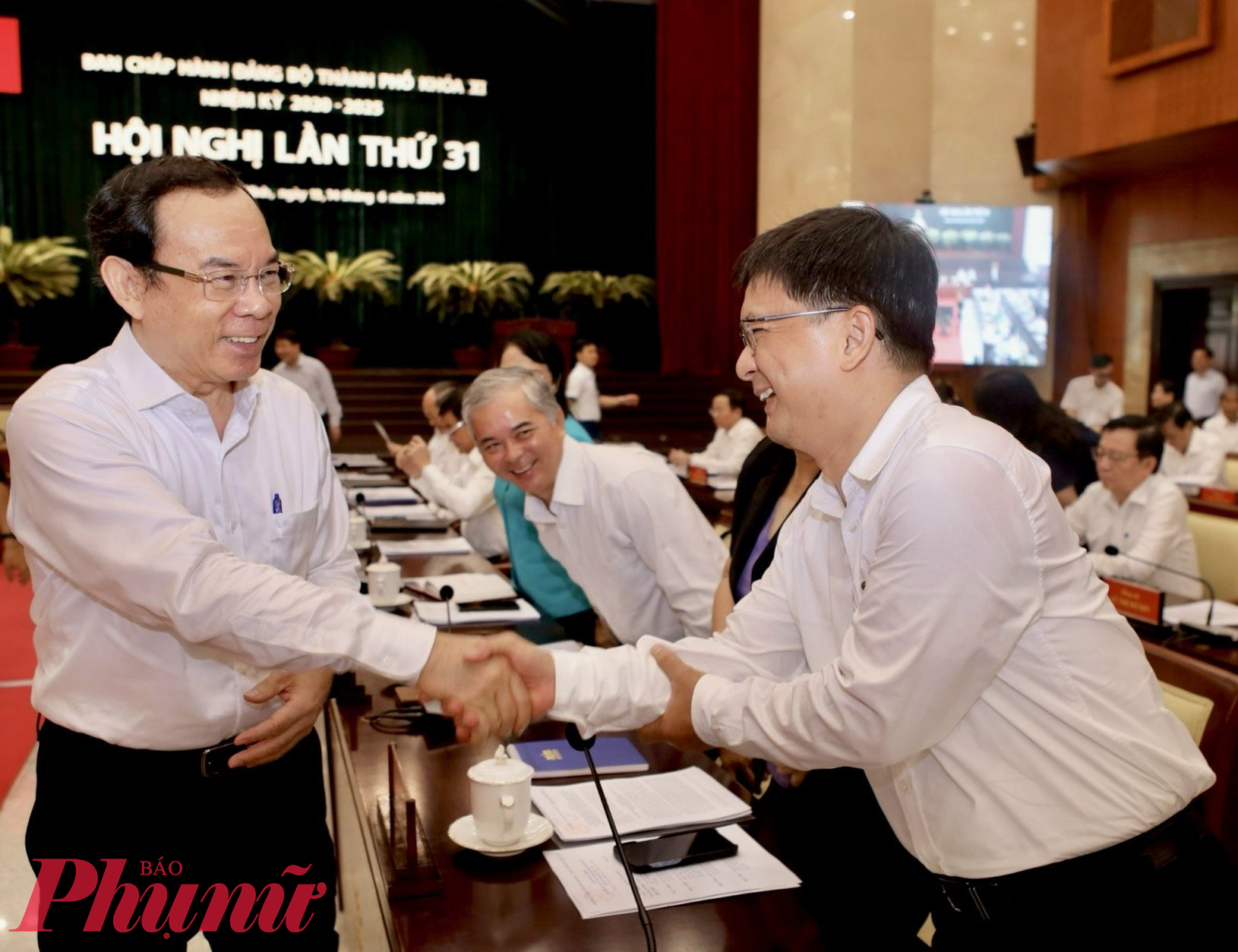 Bí thư Thành ủy TPHCM Nguyễn Văn Nên gặp gỡ các đại biểu bên lề hội nghị