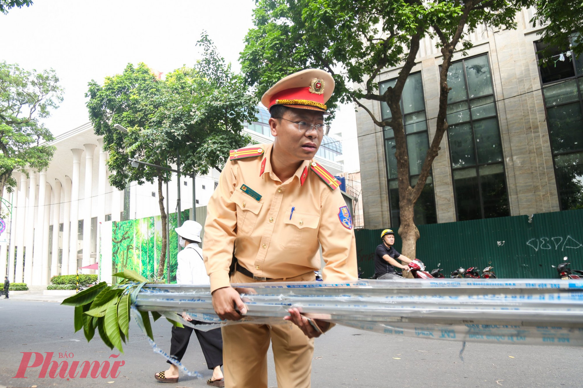 Ngoài tập trung xử lý các lỗi vi phạm, là nguyên nhân chính dẫn đến các vụ tai nạn, ùn tắc giao thông như vi phạm quy định về đội mũ bảo hiểm, vượt đèn đỏ, đi ngược chiều, chở quá số người quy định, điều khiển xe lạng lách đánh võng, các loại xe 3 bánh, xe tự chế... Các tổ công tác sẽ thực hiện theo hình kiểm soát tại 1 điểm và kết hợp tuần tra kiểm soát lưu động, mục đích là khép kín địa bàn được phân công để thực hiện xử tốt các lỗi vi phạm tham gia giao thông.