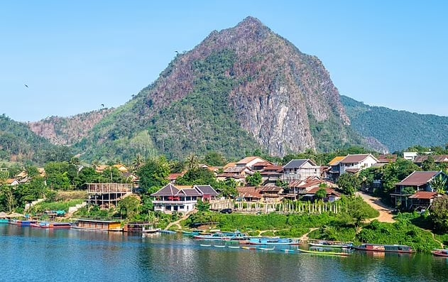 Nong Khiaw êm đềm là nơi không thể bỏ qua khi đến Lào - Ảnh: Getty images