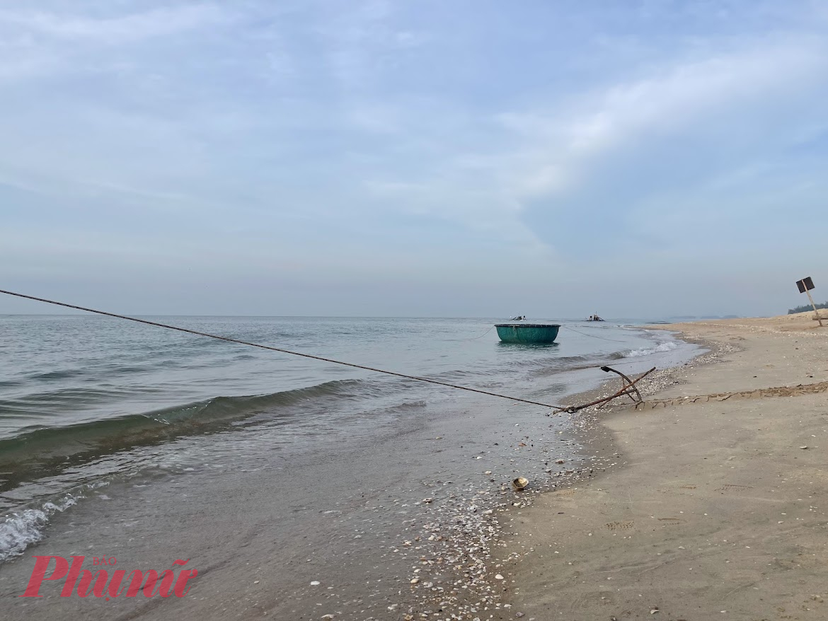  Biển Thắng Hải cách khu du lịch suối nước nóng Bình Châu (Bà Rịa - Vũng Tàu) chỉ khoảng 8 km, do Thắng Hải là xã giáp ranh hai tỉnh. 