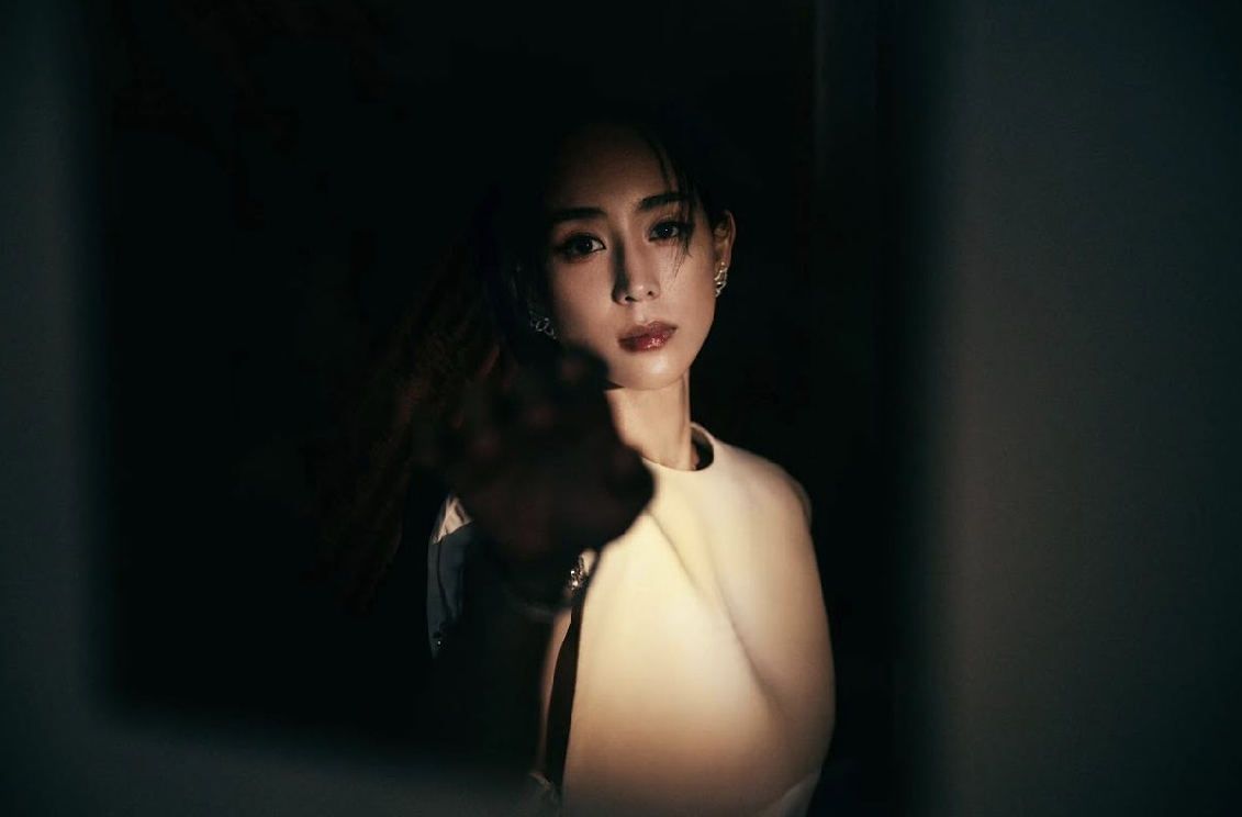 Trương Quân Ninh sinh năm 1982, được mệnh danh là Đệ nhất khí chất mỹ nữ xứ Đài. Cô sở hữu vẻ đẹp đài các, dịu dàng, từng là sao nữ lọt vào top 10 Mỹ nhân Đài Loan có khuôn mặt đẹp nhất.
