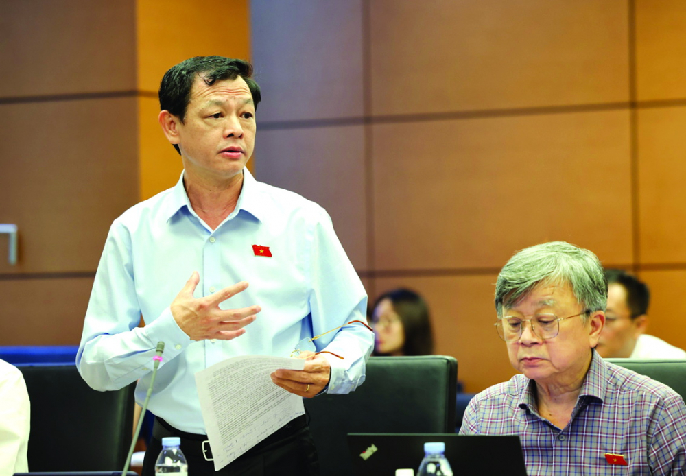Đại biểu Quốc hội Nguyễn Tri Thức (TPHCM) không ủng hộ việc bán thuốc qua mạng vì nhiều nguy cơ ảnh hưởng tới sức khỏe người dân