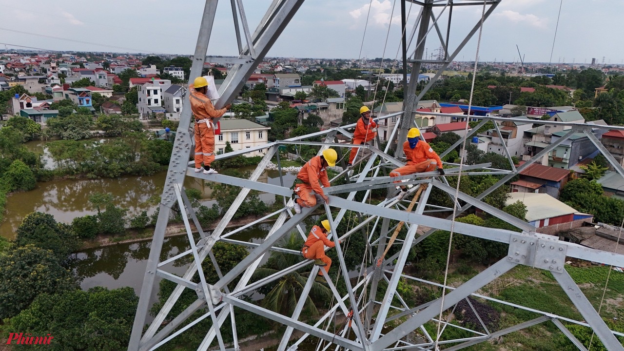 Thời gian tới, khối lượng công việc còn nhiều nhưng điều kiện thời tiết lại vô cùng khó khăn, ảnh hưởng tới việc thi công và cung cấp vật tư.