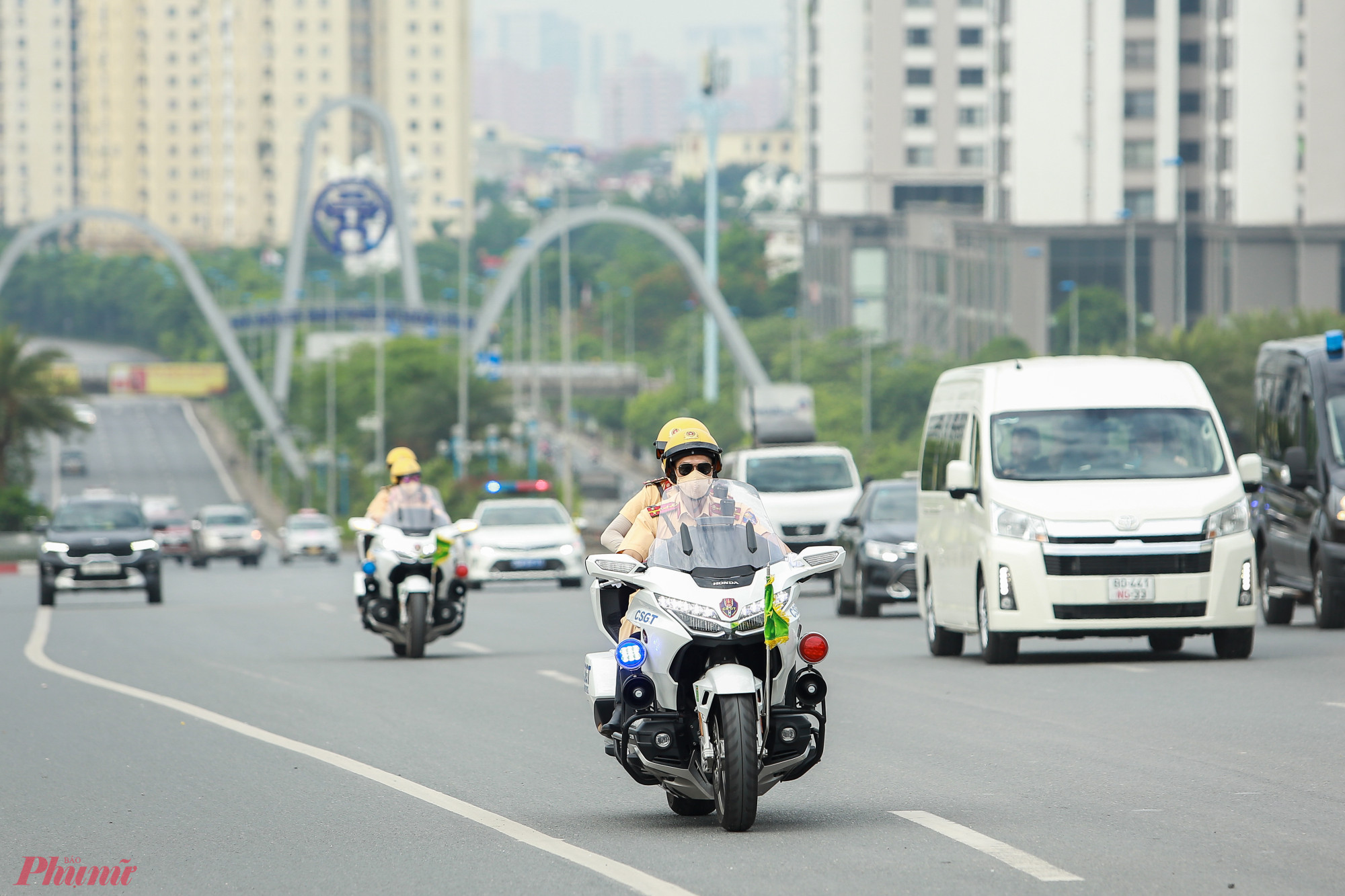 Sáng 19/6, Phòng CSGT - Công an TP Hà Nội ra quân diễn tập cùng dàn siêu mô tô Honda Goldwing 1800cc để thực hiện nhiệm vụ đón Tổng thống Nga Vladimir Putin sang thăm Việt Nam.\
