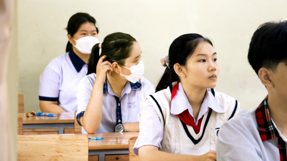 Thí sinh TPHCM dự thi kỳ thi tuyển sinh lớp Mười năm 2024 tại Trường THPT Nguyễn Khuyến (quận 10) - ẢNH:  TRANG THƯ