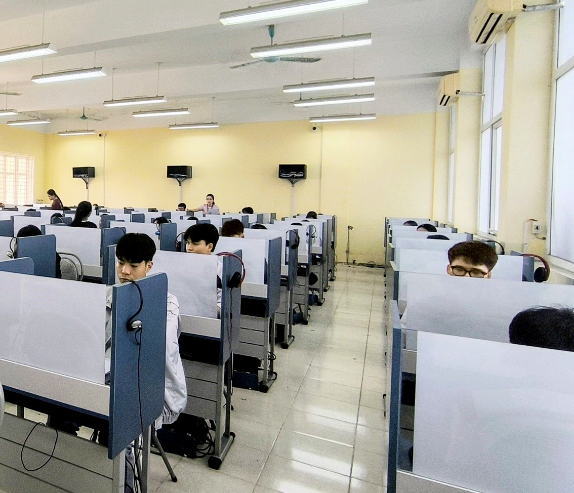 Các thí sinh tham dự kỳ thi đánh giá năng lực năm 2024 của Đại học Quốc gia Hà Nội