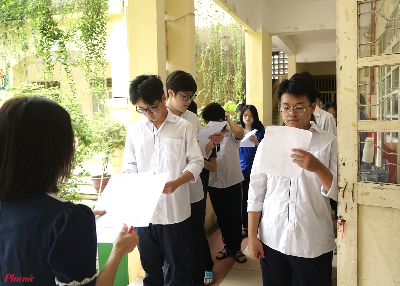 Theo cô Quỳnh, điểm thi trường THPT Việt Đức năm nay không có thí sinh đặc biệt nhưng việc chuẩn bị xử lý mọi phương án phát sinh đã được triển khai xong.