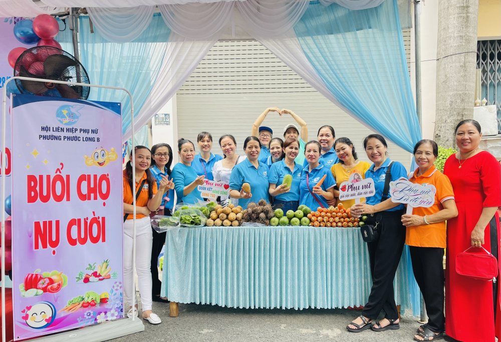 Buổi chợ nụ cười của Hội LHPN phường Phước Long B. 