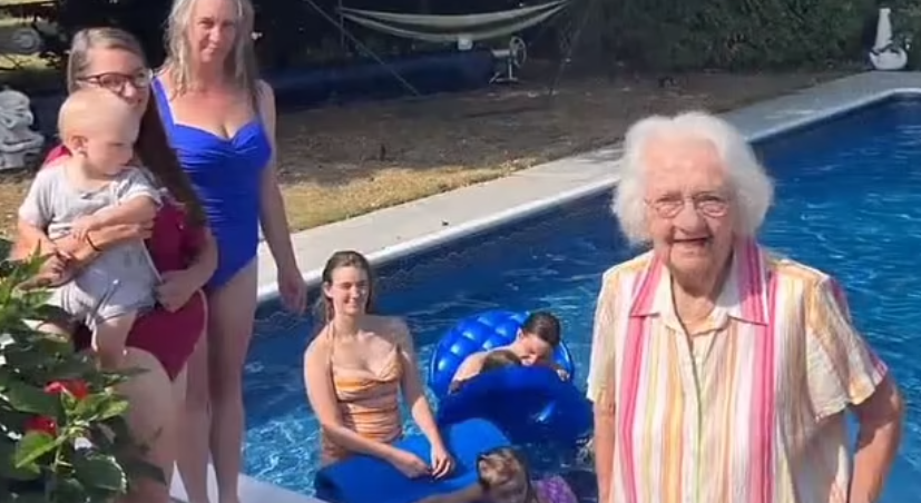 Bà mariam rất thích đi bơi cùng gia đình