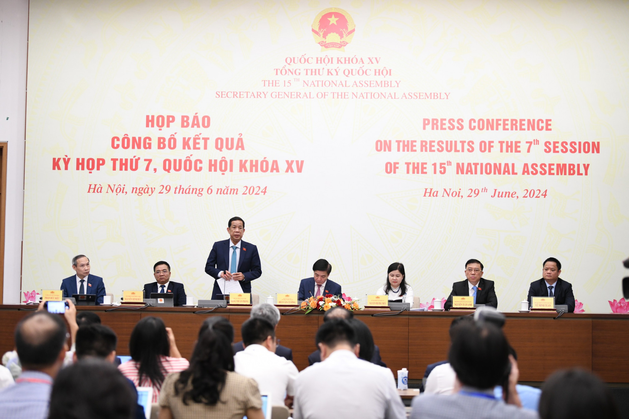 Phó Chủ nhiệm Ủy ban Xã hội Đặng Thuần Phong làm rõ một số vấn đề tăng lương