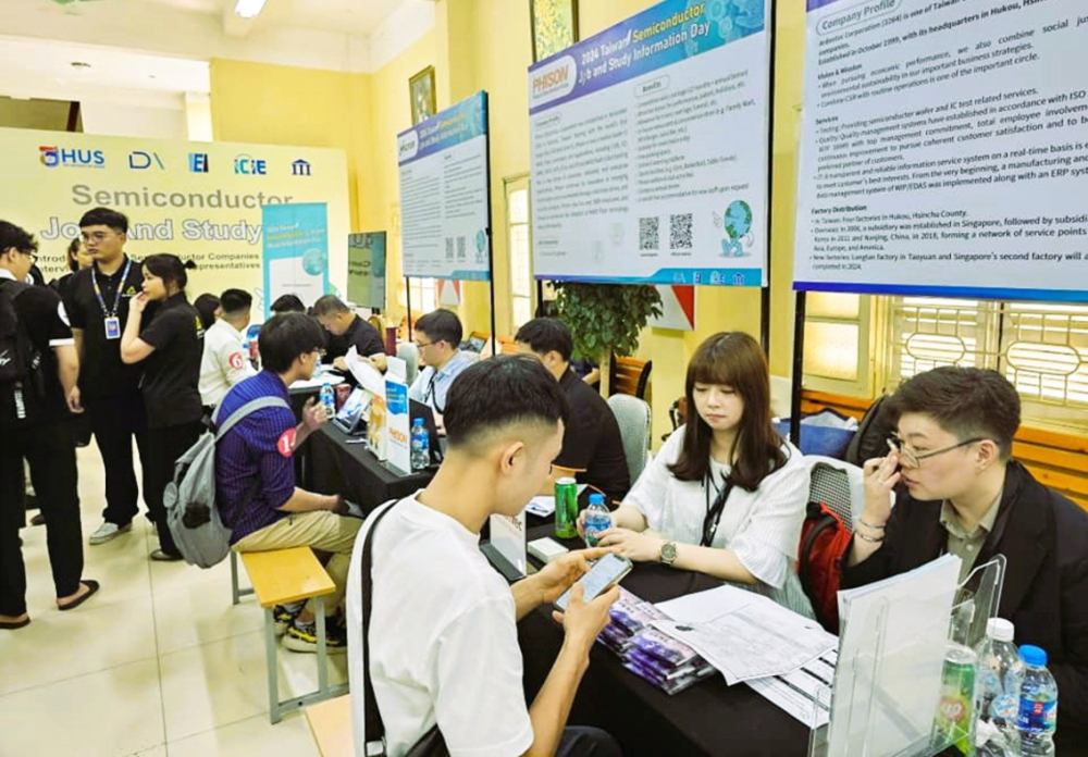 Các doanh nghiệp Đài Loan (Trung Quốc) tìm nhân lực các ngành khoa học cơ bản tại Trường đại học Khoa học tự nhiên (Đại học Quốc gia Hà Nội)