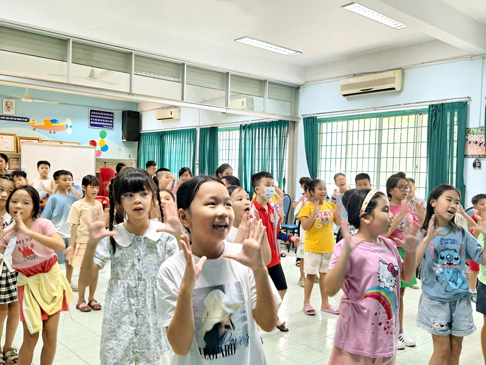 Học sinh Trường tiểu học Thiên Hộ Dương, quận 10 tham gia câu lạc bộ âm nhạc - ẢNH: TRANG THƯ