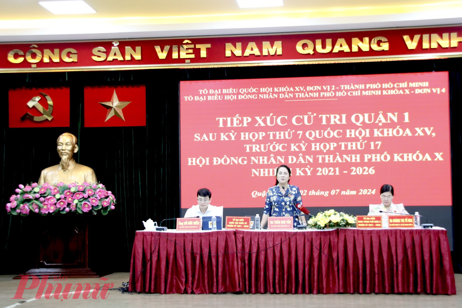 Bà Trần Kim Yến - Chủ nhiệm Ủy ban Kiểm tra Thành ủy TPHCM phát biểu tại buổi tiếp xúc