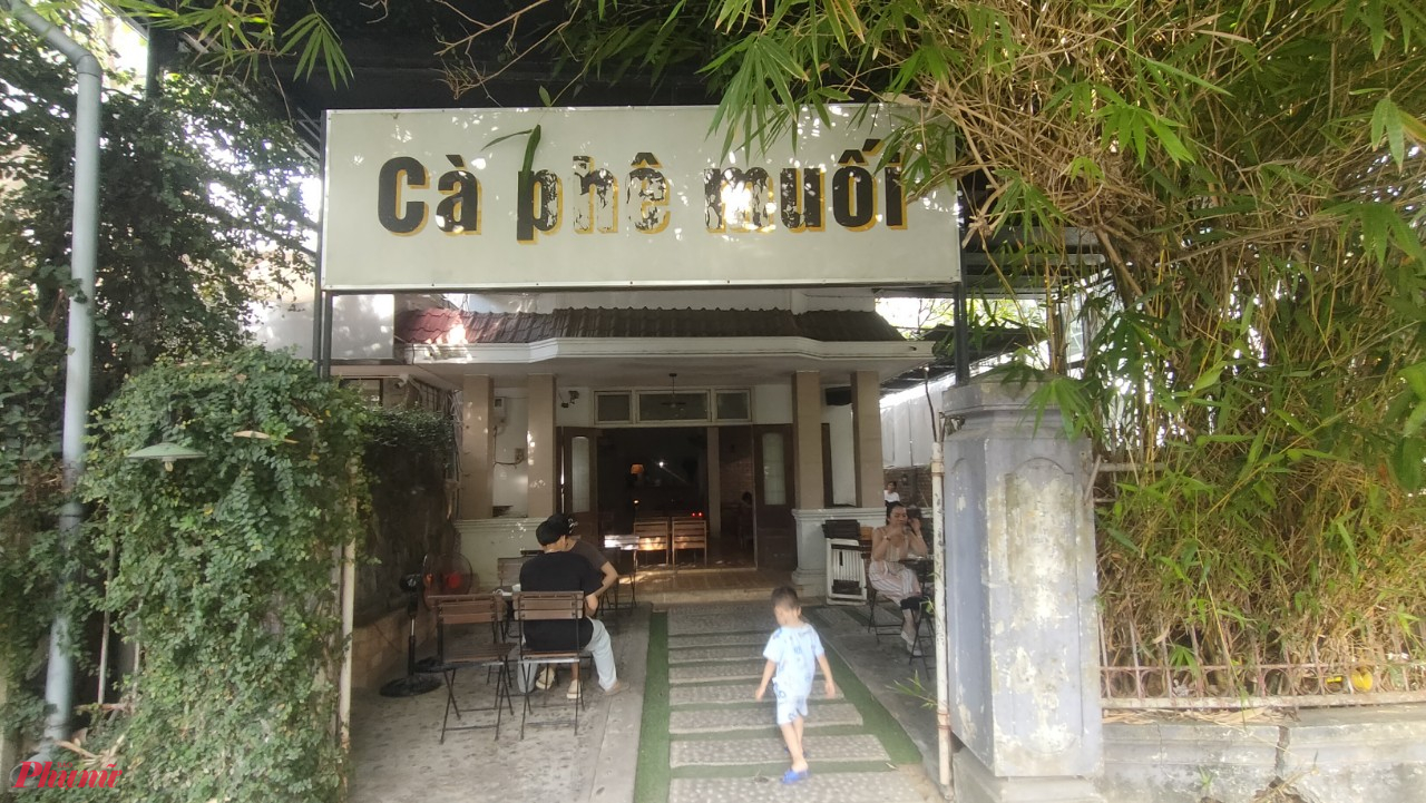 Ngoài ra chủ quán cà phê muối này còn có  một quán cà phê muối khác ở địa chỉ số 10 Nguyễn Lương Bằng TP Huế