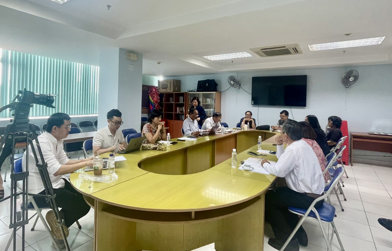 Hình ảnh buổi đối chất giữa ông Phạm Trung Tín, bà L. và bà V. do Ban Kiểm tra Hội Nhà văn TPHCM tổ chức ngày 1/7 - Ảnh: VC TPHCM.