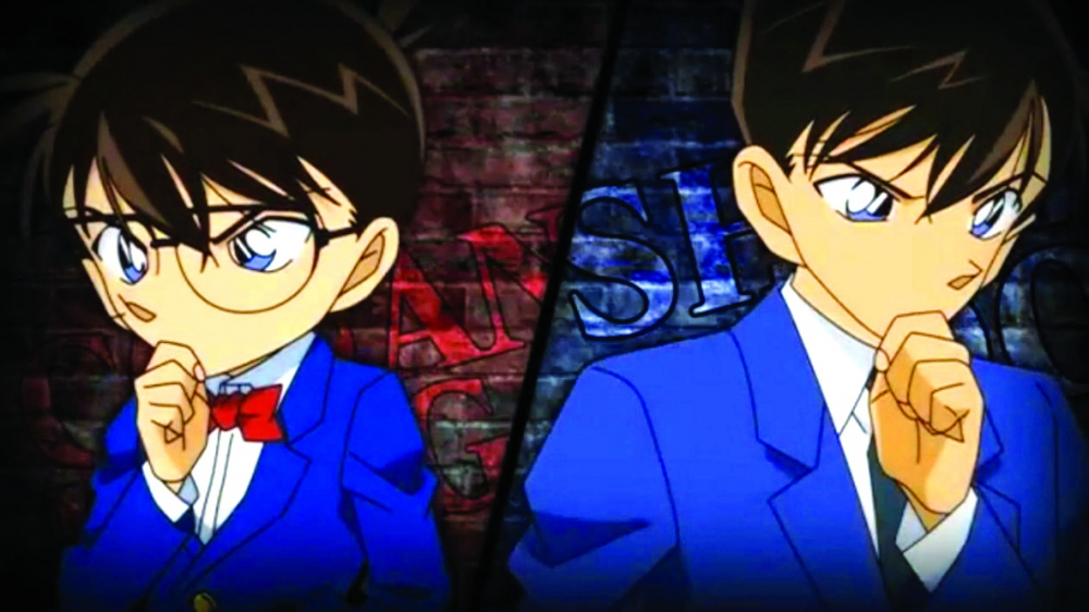 Conan (trái) và Shinichi Kudo