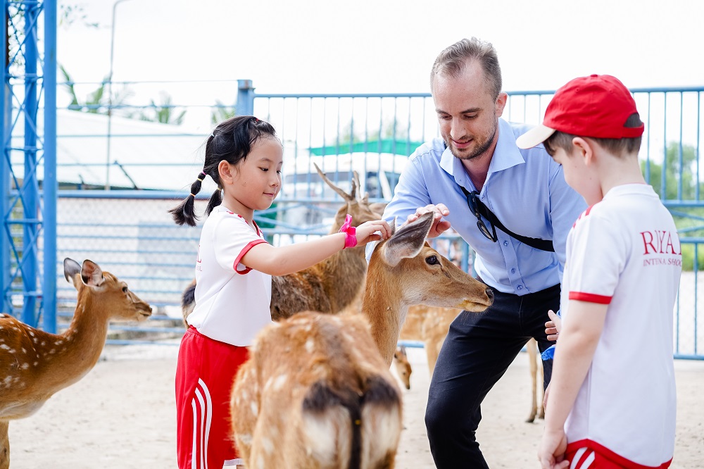 Tham gia các hoạt động hè cũng là cơ hội để học sinh có thêm nhiều kỷ niệm đáng nhớ bên bạn bè và thầy cô - Ảnh: Royal School