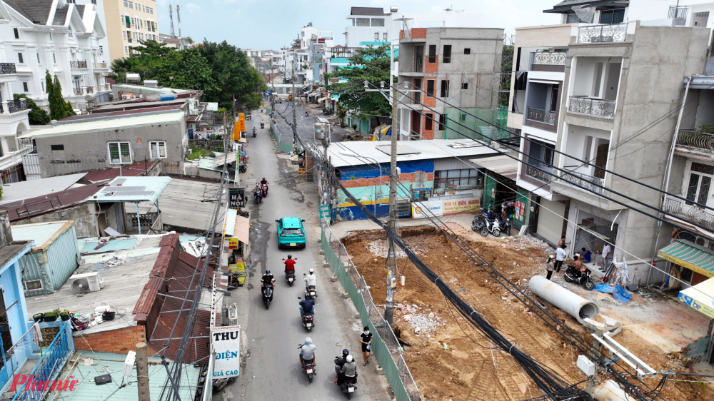 Những vị trí được nhận mặt bằng, đơn vị thi công đã rào chắn, triển khai thi công.