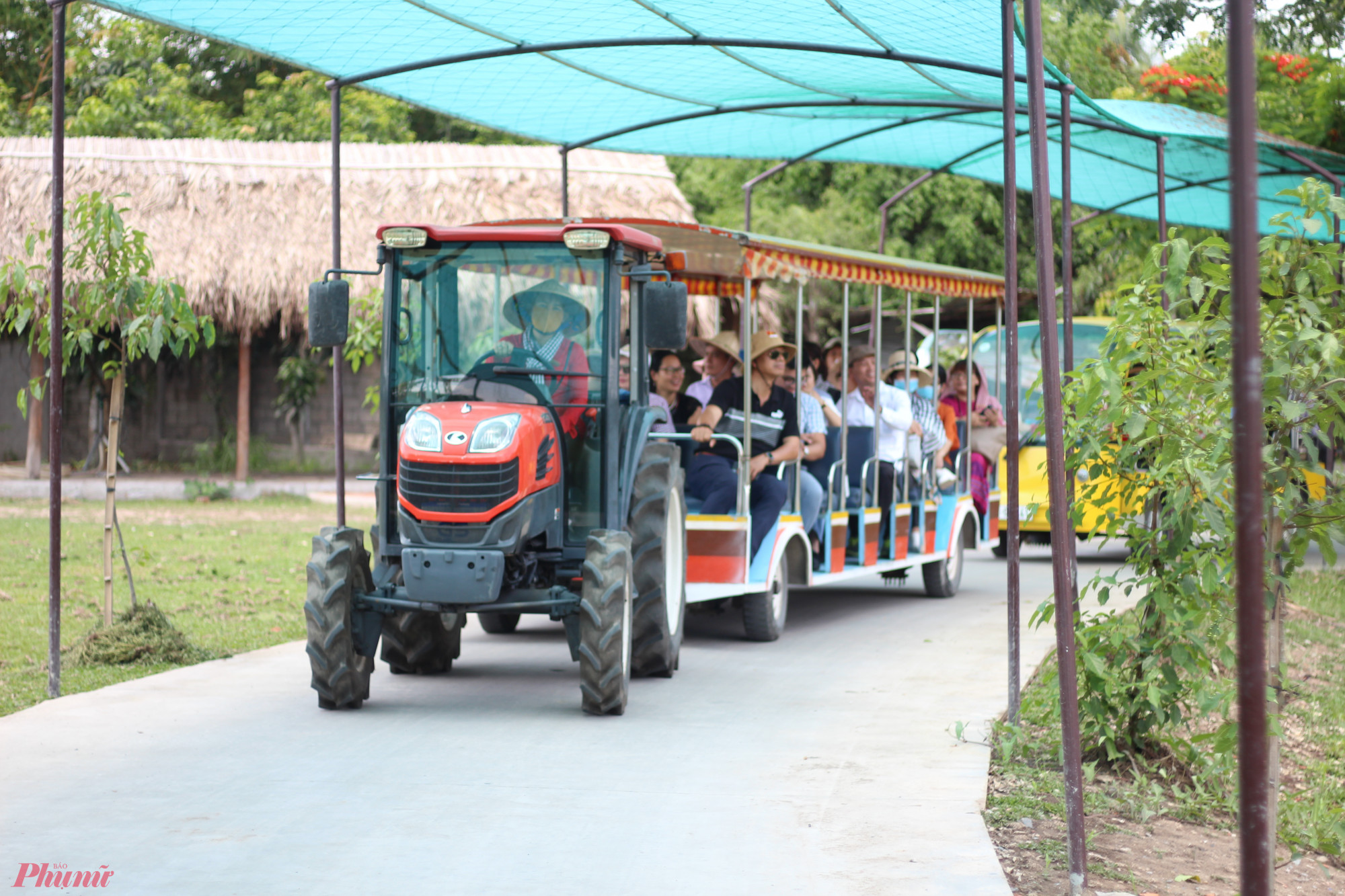 Khu du lịch Vinh Sang (tọa lạc tại tổ 14, ấp An Thuận, xã An Bình, huyện Long Hồ, Vĩnh Long) có diện tích gần 50ha.