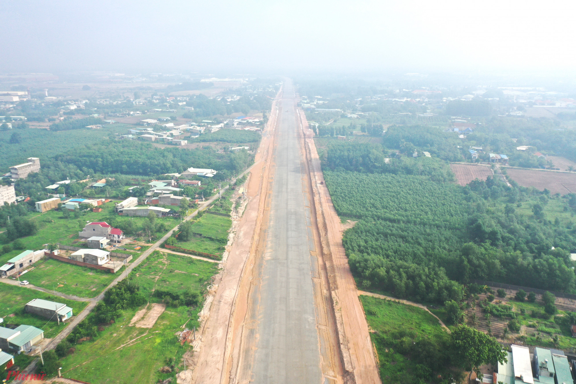 Theo Ban Quản lý dự án giao thông khu vực Cái Mép - Thị Vải, dự kiến dự án sẽ thông xe kỹ thuật trước ngày 30/4/2025, để đảm bảo tiến độ, đơn vị đã yêu cầu đến hết tháng 6/2024, nếu liên danh nhà thầu nào chậm tiến độ sẽ thực hiện ký phụ lục hợp đồng điều chuyển khối lượng sang các thành viên khác. 