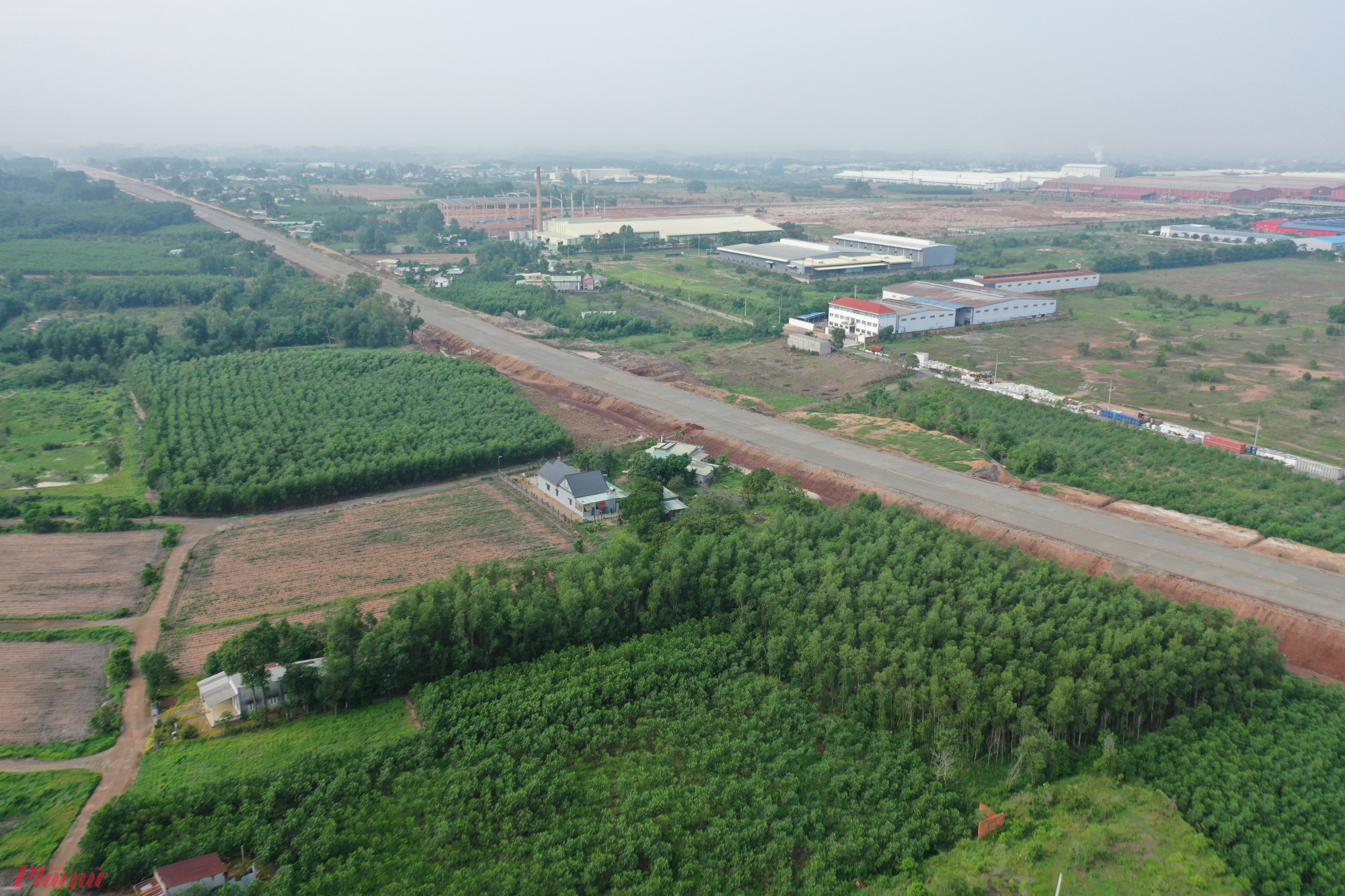 Dự án cao tốc Biên Hòa - Vũng Tàu dài 53km đi qua tỉnh Đồng Nai và Bà Rịa - Vũng Tàu, với tổng mức đầu tư 17.800 tỉ đồng. Dự án chia 3 thành phần: thành phần 1 và 2 là đoạn qua tỉnh Đồng Nai, dài khoảng 34km, dự án thành phần 3 là đoạn đi qua tỉnh Bà Rịa - Vũng Tàu, dài 19,5km sau một năm thi công (khởi công vào tháng 6/2023), dự án đã hình thành 1 con đường rộng lớn. 