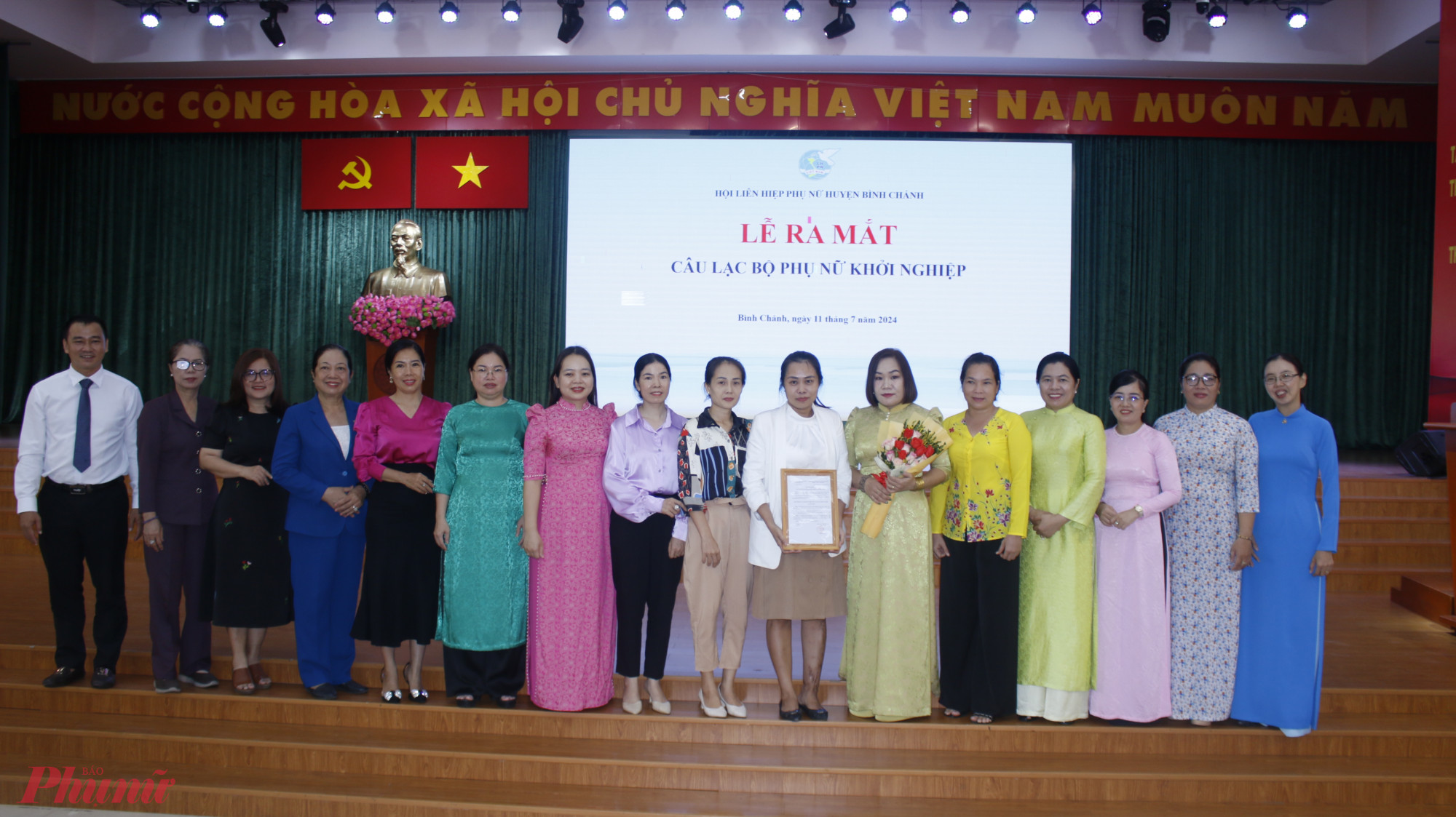 Dịp này, Hội LHPN huyện Bình Chánh đã ra mắt CLB phụ nữ khởi nghiệp với 29 thành viên là các hội viên, phụ nữ đang khởi nghiệp và kinh doanh tại địa phương.