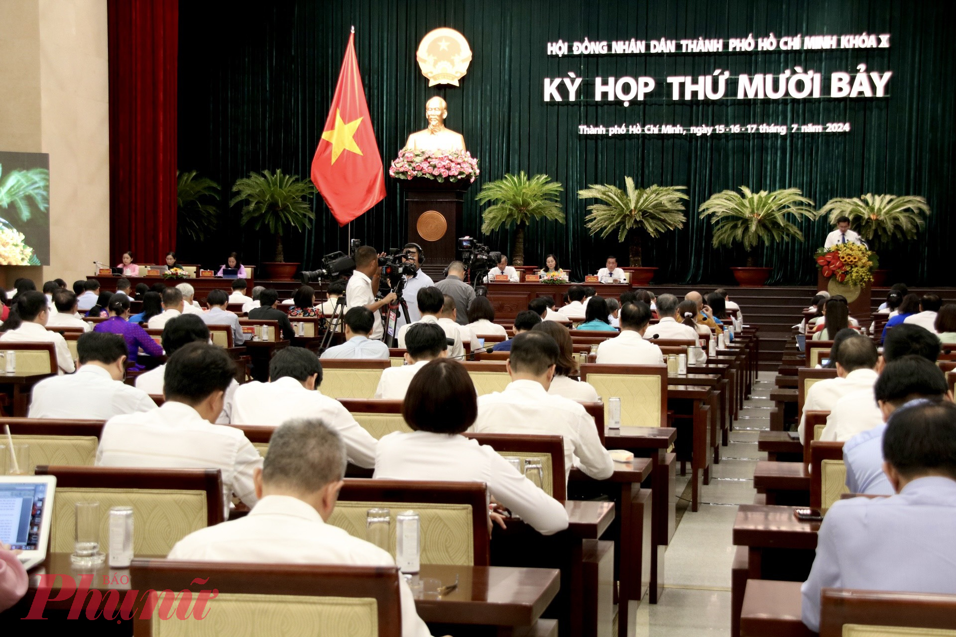 Quang cảnh kỳ họp 17, HĐND khoá X nhiệm kỳ 2021 - 2026