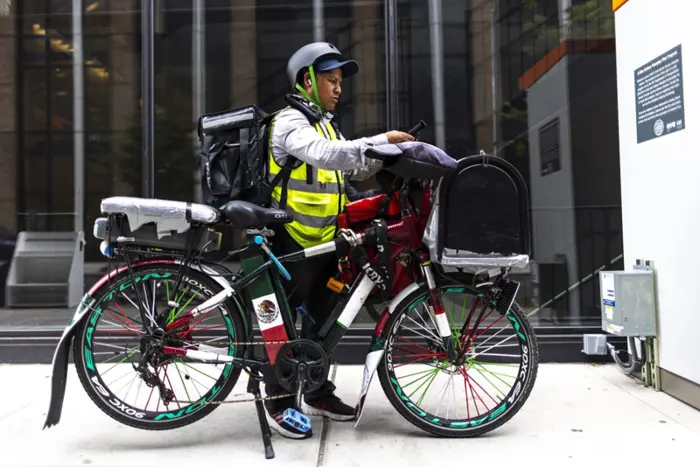 Anh Brad Song, một lao động nhập cư người Trung Quốc, đã bị cướp xe đạp 2 lần chỉ trong vòng 1 tháng - Ảnh: 