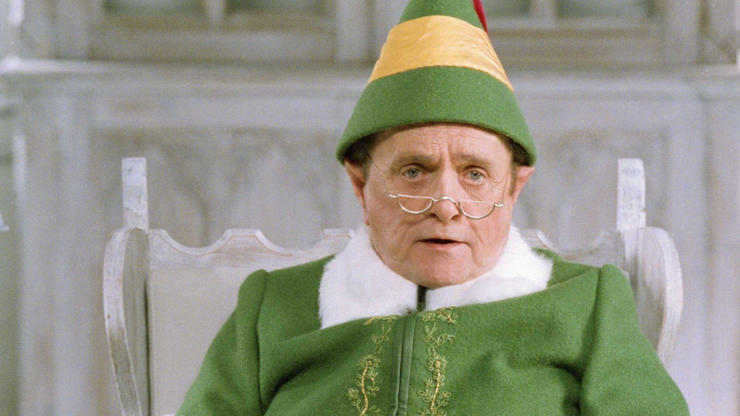 Bob Newhart trong vai Papa Elf - vai diễn mà theo ông là nổi bật hơn cả trong sự nghiệp.