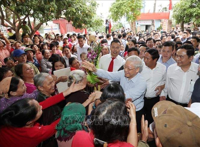 Tổng bí thư Nguyễn Phú Trọng với nhân dân thôn Thượng Điện, xã Vinh Quang, huyện Vĩnh Bảo trong Ngày hội Đại đoàn kết toàn dân tộc thành phố Hải Phòng (15/11/2017) - Ảnh: Trí Dũng/TTXVN