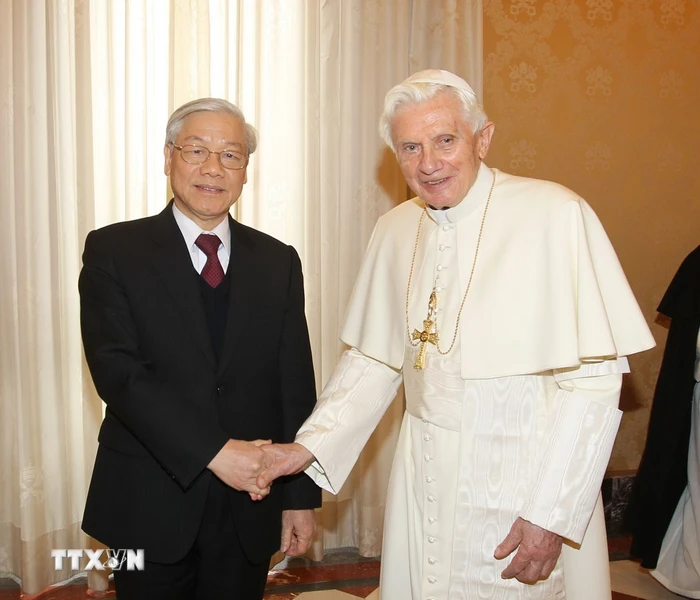 Giáo hoàng Benedict XVI đón Tổng Bí thư Nguyễn Phú Trọng thăm Tòa thánh Vatican, ngày 22/1/2013 - Ảnh: Trí Dũng/TTXVN