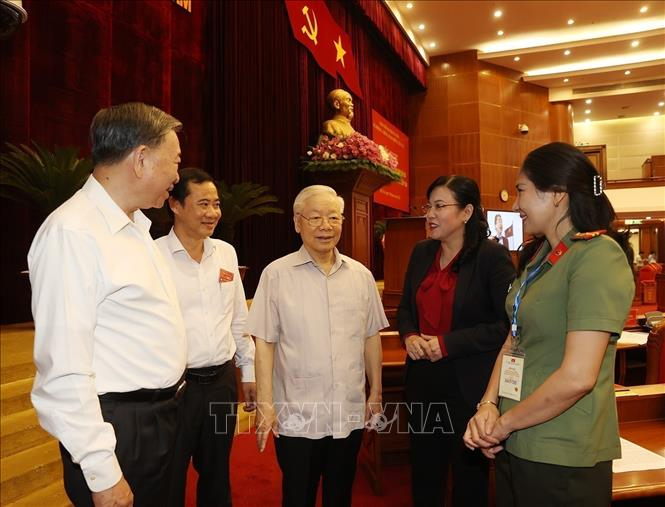 Tổng Bí thư Nguyễn Phú Trọng với các đại biểu dự Hội nghị toàn quốc sơ kết 1 năm hoạt động của Ban Chỉ đạo về phòng, chống tham nhũng, tiêu cực tỉnh, thành phố trực thuộc Trung ương (Hà Nội, 19/6/2023). Ảnh: Trí Dũng/TTXVN