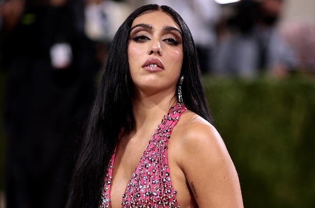 Trong bước đầu khởi nghiệp, Lourdes Leon đã luôn theo đuổi phong cách sexy gợi cảm, nhiều khi ở mức độ gây tranh cãi. Các thành tựu trong sự nghiệp ca hát của Lourdes chưa có nhiều, cô cũng chưa cho thấy hướng đi sắc nét