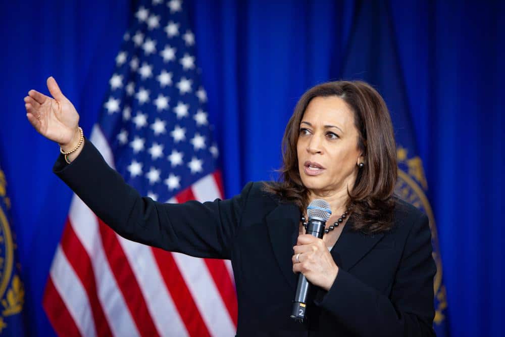 Nhìn lại cống hiến của Phó tổng thống Kamala Harris trong 4 năm qua, đông đảo công chúng và các chính trị gia đang ủng hộ bà trong tiến trình tranh cử tổng thống vào tháng 11 tới đây.