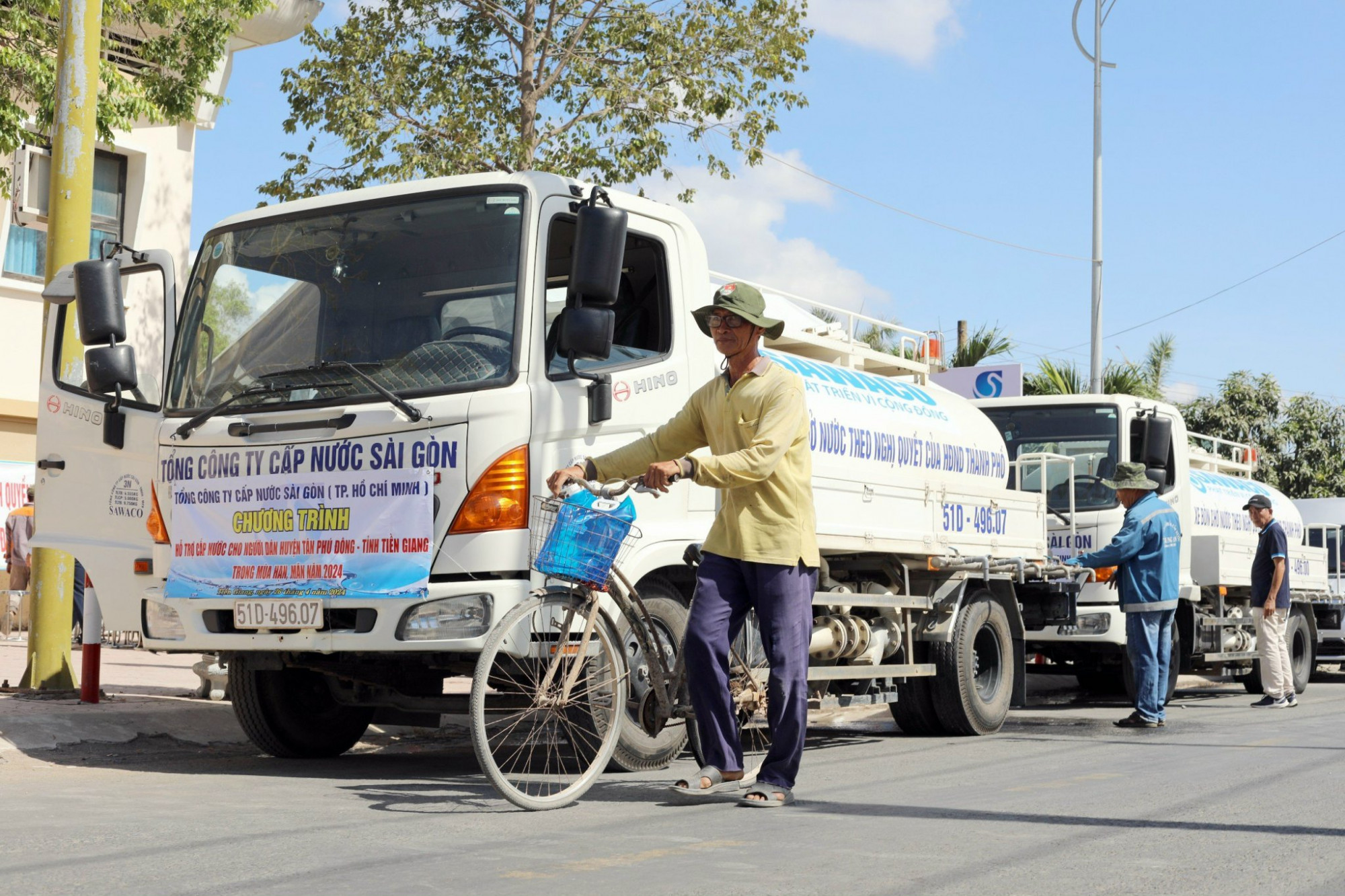 Ngoài đảm bảo cung cấp nước sạch cho người dân TPHCM, SAWACO còn sẻ chia nguồn nước sạch với người dân ở vùng hạn mặn các tỉnh đồng bằng Sông Cửu Long - ẢNH: BÍCH ĐINH