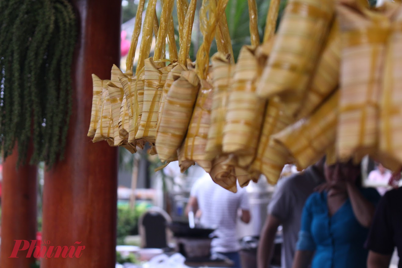 Bánh tét lá dừa