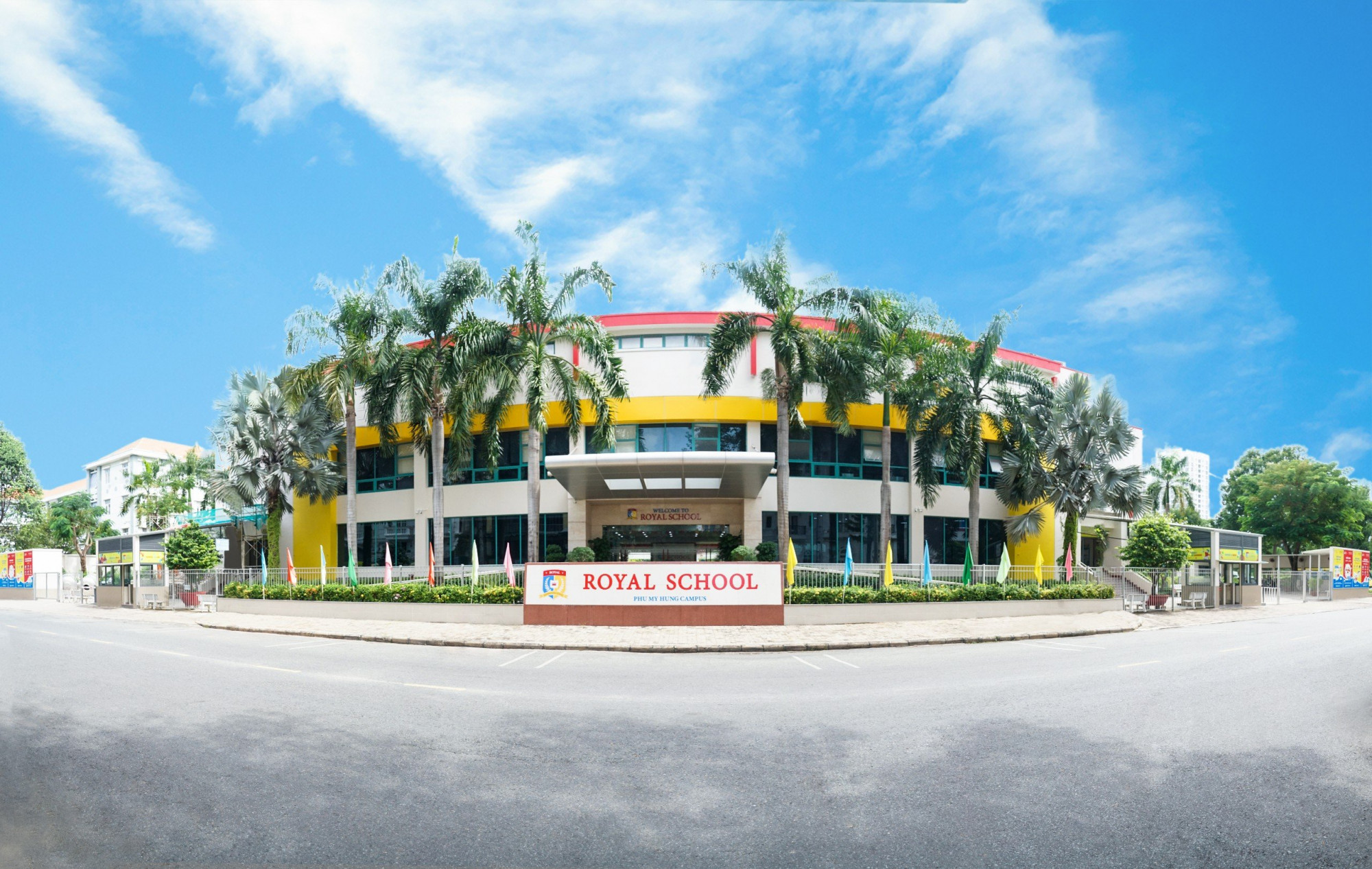 Royal School là trường liên cấp song ngữ thuộc hệ thống giáo dục uy tín HUTECH Education