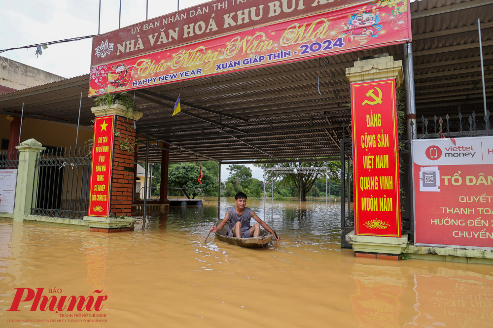 Do đặc thù địa hình, thôn Bùi Xá sát cạnh sông Bùi, mưa lớn kéo dài cùng với việc nhà máy Thuỷ điện Hoà Bình mở 3 cửa xả đáy khiến mặt nước sông dân cao và ảnh hưởng tới đời sống các hộ dân thôn Bùi Xá, Chương Mỹ.