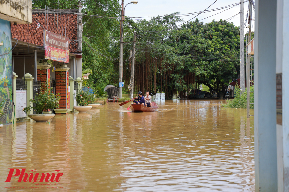 Nhiều ngày qua, tại Hà Nội xảy ra mưa lớn kéo dài, khiến nhiều khu vực bị ảnh hưởng, đặc biệt là ở huyện Chương Mỹ.