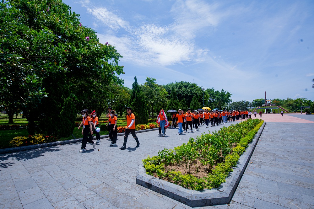 Tích cực đi tour, sinh viên HUTECH thêm vững vàng chuyên môn và có thêm nhiều kiến thức giá trị - Ảnh: HUTECH