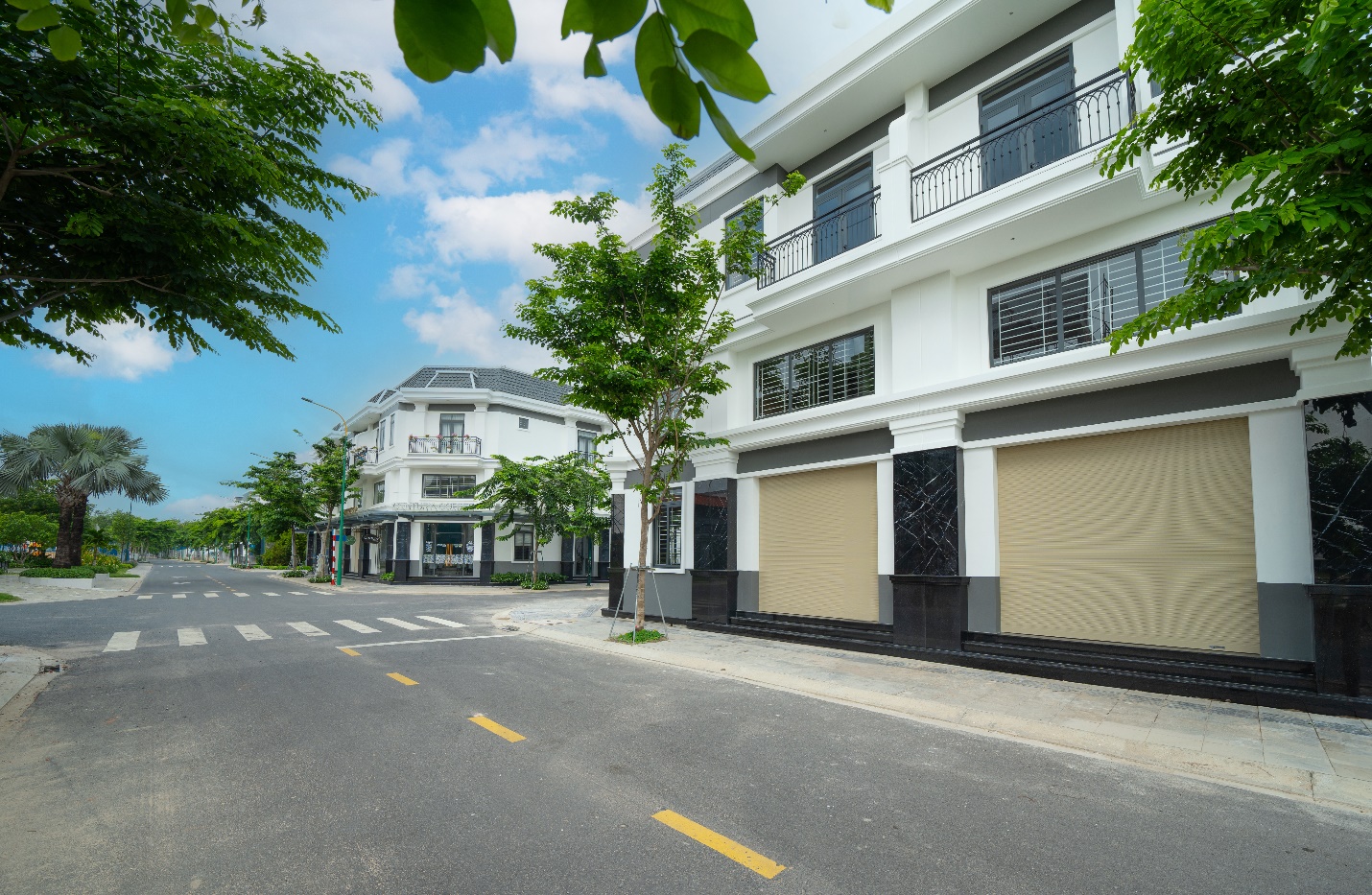 Một dãy nhà phố Richland Residence đã hoàn thiện