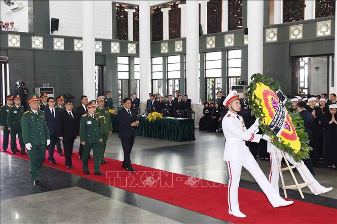 Đoàn Myanmar do Phó Thủ tướng, Bộ trưởng Bộ Quốc phòng Tin Aung San làm trưởng đoàn viếng Tổng Bí thư Nguyễn Phú Trọng. Ảnh: TTXVN