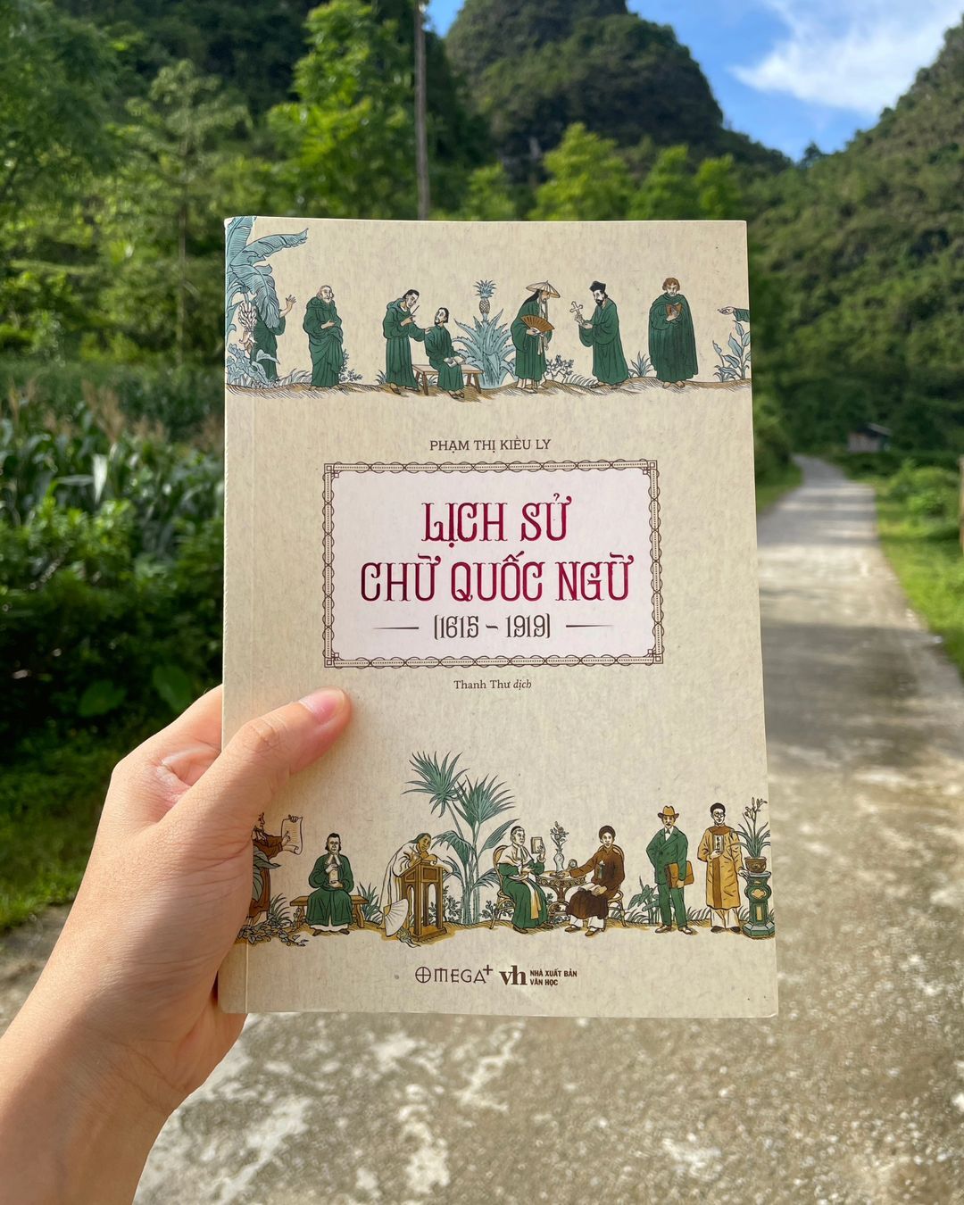  Ấn bản tiếng Việt Lịch sử chữ quốc ngữ, 1615-1919 được phát hành lần này đúng dịp kỷ niệm 400 năm giáo sĩ Alexandre de Rhodes đến Việt Nam.