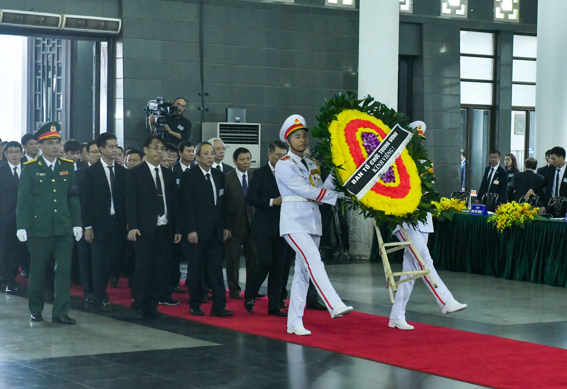 Đoàn Ban Tổ chức Trung ương do đồng chí Lê Minh Hưng, Ủy viên Bộ Chính trị, Bí thư Trung ương Đảng, Trưởng Ban Tổ chức Trung ương làm Trưởng đoàn