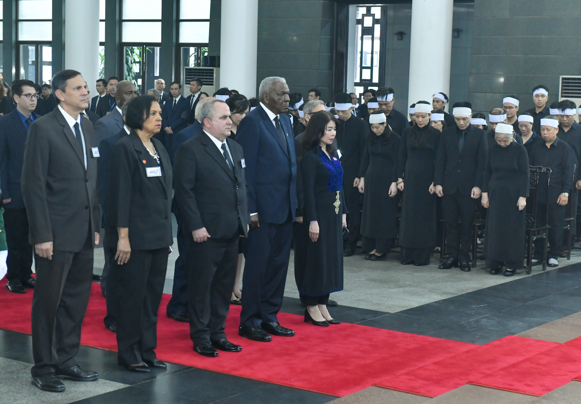 Đoàn Cộng hòa Cuba do đồng chí Esteban Lazo Hernández, Ủy viên Bộ Chính trị, Chủ tịch Quốc hội Chính quyền nhân dân Cuba làm Trưởng đoàn, viếng Tổng Bí thư Nguyễn Phú Trọng.