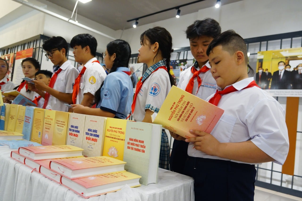 Tại Nhà văn hóa Thanh niên, Ban Thường vụ Thành Đoàn TPHCM thực hiện không gian “Tổng Bí thư Nguyễn Phú Trọng sáng mãi trong lòng tuổi trẻ Thành phố Hồ Chí Minh”. Thời gian: 2 ngày từ 25 – 26/7, từ 7h00 đến 17h00. 